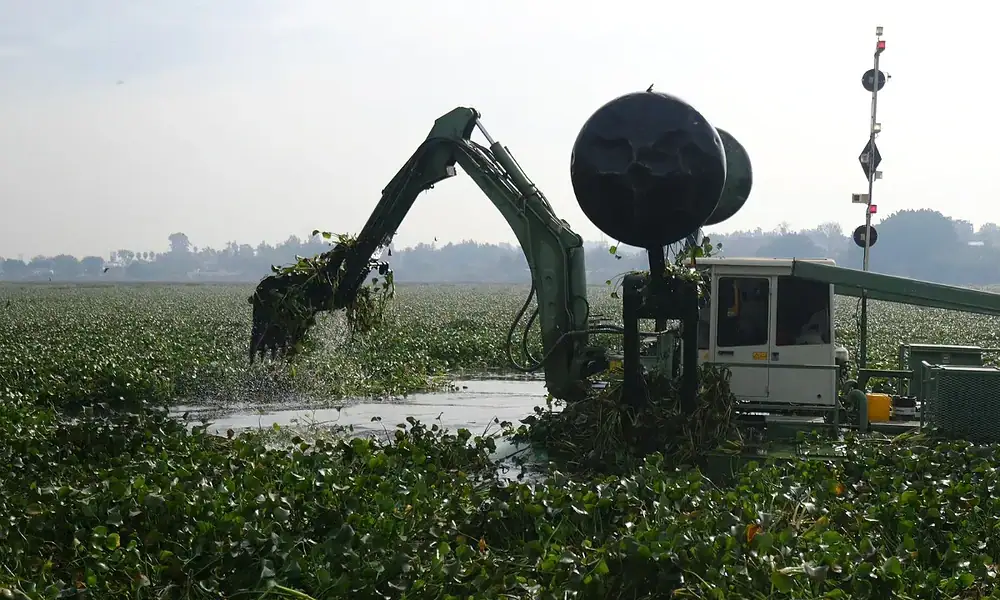Arrancan trabajos de desazolve en Presa Las Pintas, en Tlaquepaque