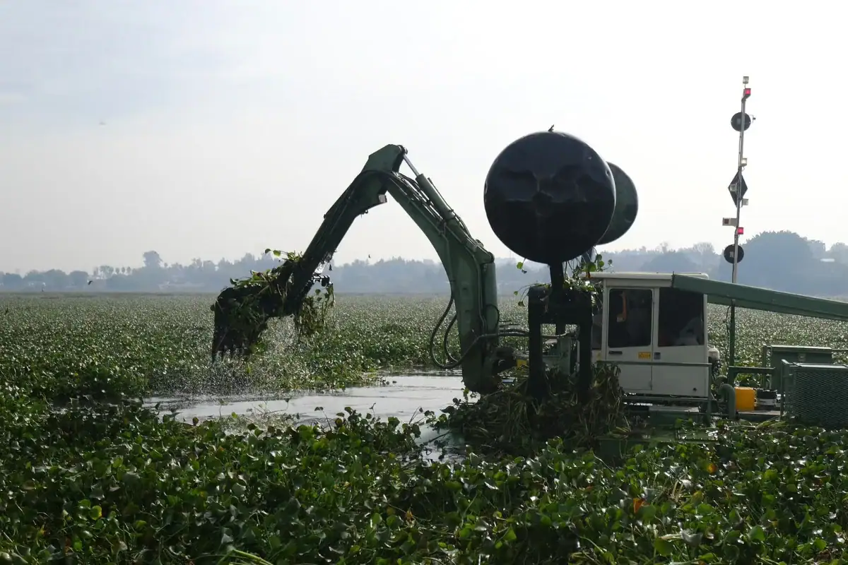 Arrancan trabajos de desazolve en Presa Las Pintas, en Tlaquepaque