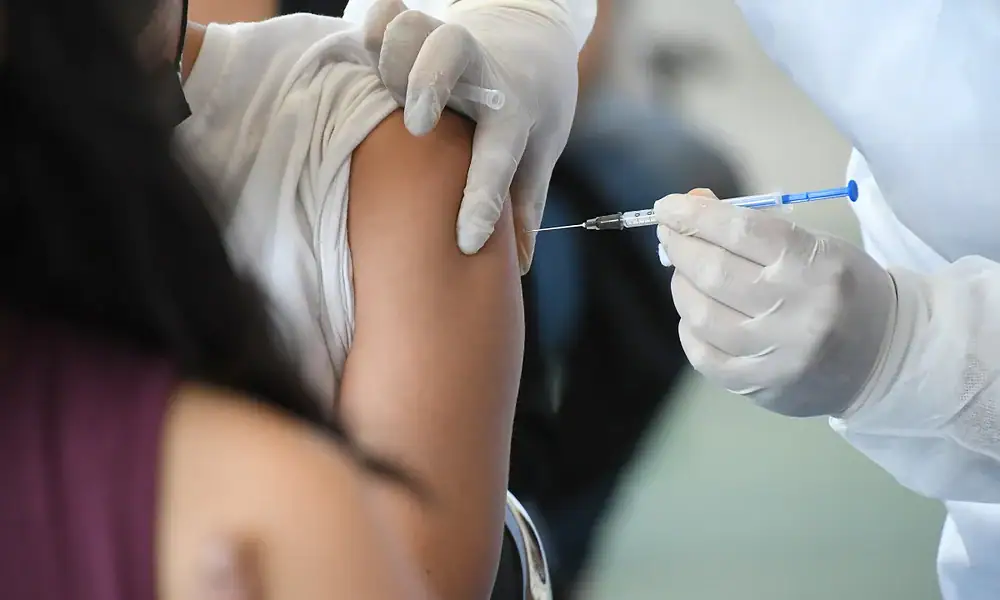 Tlajomulco se suma contra el sarampión con jornada de vacunación