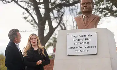 Tonalá rinde homenaje a Aristóteles Sandoval con busto y avenida