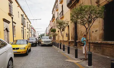 Estacionarse en lugares prohibidos encabeza multas viales en Guadalajara