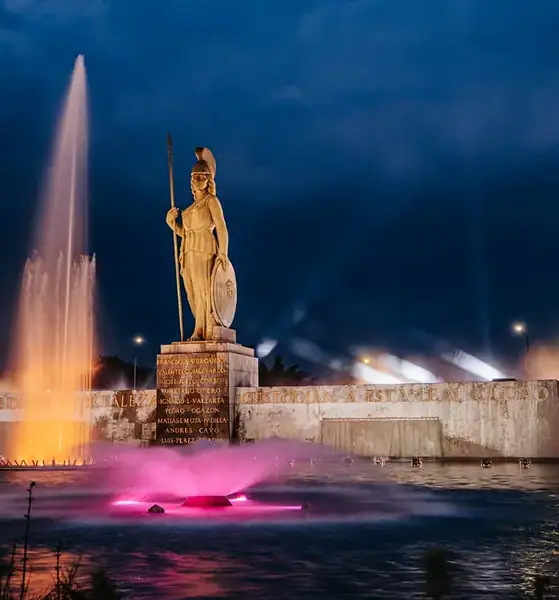 Reabre la Glorieta Minerva con nueva iluminación y andadores peatonales