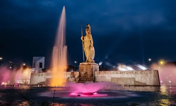 Reabre la Glorieta Minerva con nueva iluminación y andadores peatonales