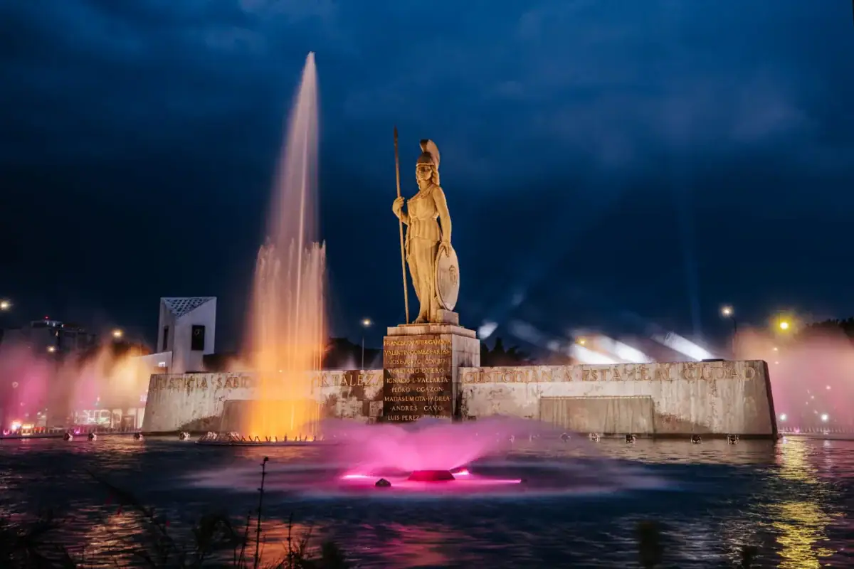 Reabre la Glorieta Minerva con nueva iluminación y andadores peatonales
