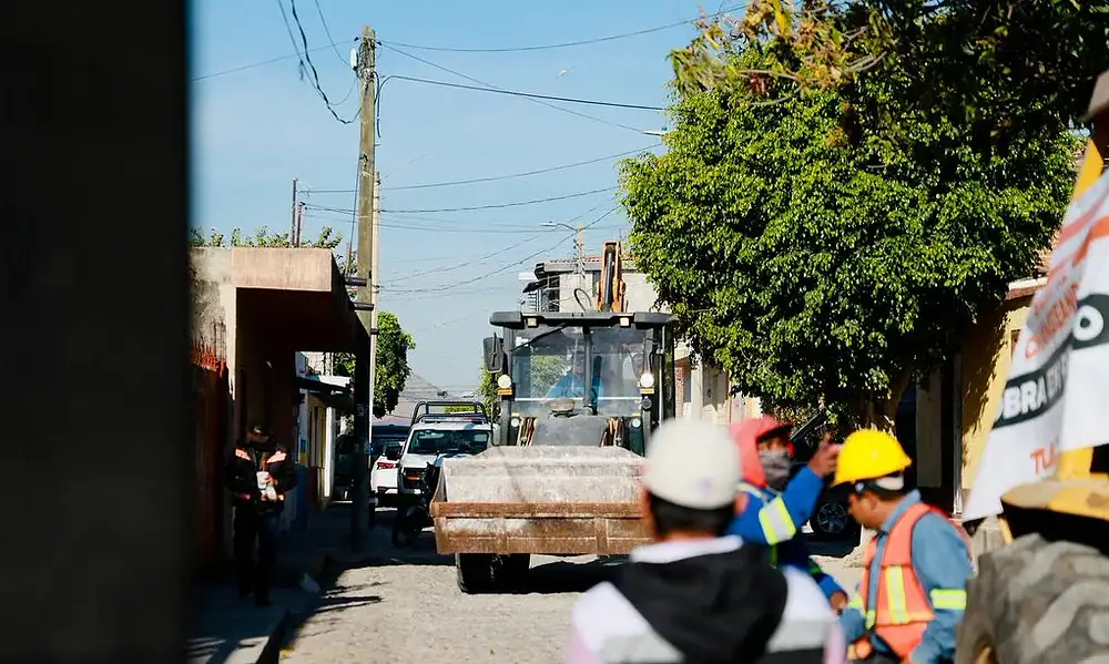 Arrancan rehabilitación de calles Morelos y Ocampo en Santa Cruz de la Loma