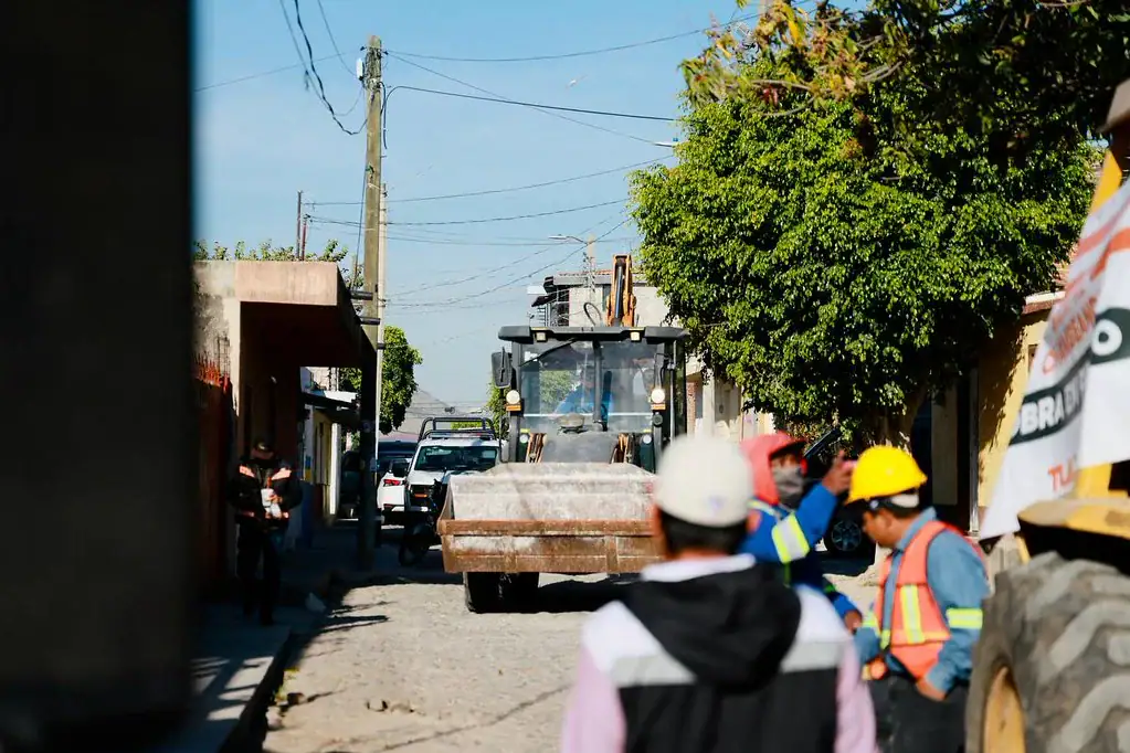 Arrancan rehabilitación de calles Morelos y Ocampo en Santa Cruz de la Loma
