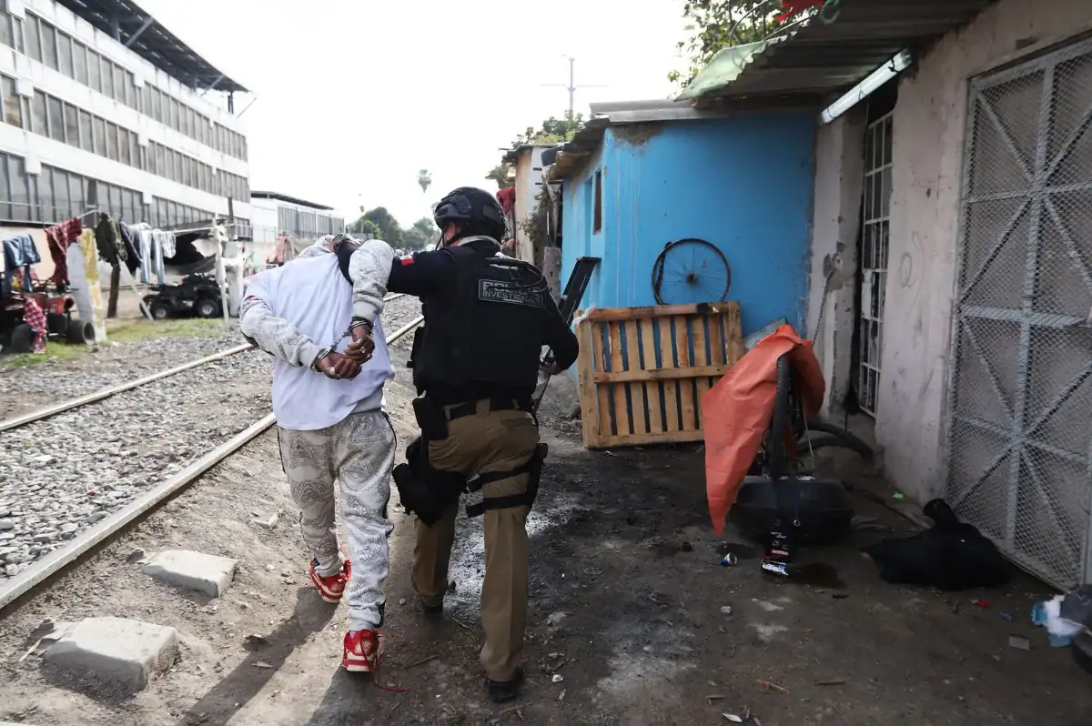 Detienen a seis en Pueblo Quieto; Lemus pide desalojo a Federación