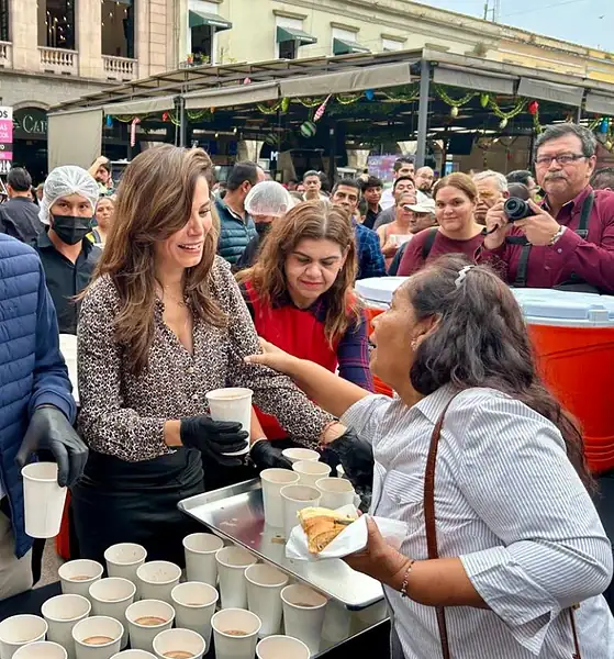 Reparten 500 roscas y mil 700 litros de chocolate en Guadalajara