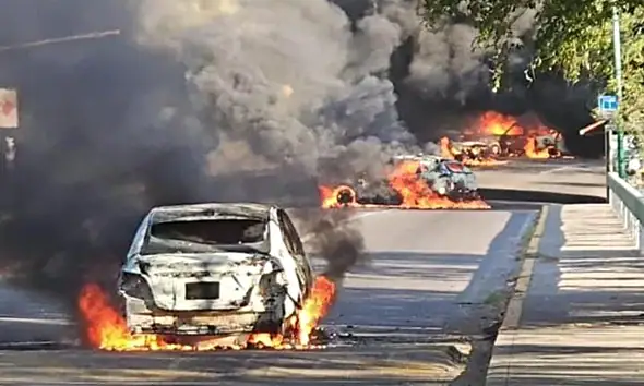 Al menos seis personas detenidas y un agresor abatido durante bloqueos en Jalisco