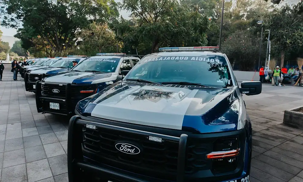 Entregan 29 patrullas y 30 motocicletas a la Policía de Guadalajara