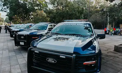 Entregan 29 patrullas y 30 motocicletas a la Policía de Guadalajara
