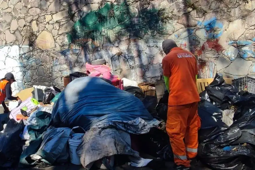 Retiran tres toneladas de basura del canal Normalistas en Guadalajara