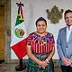 Lemus y Rigoberta Menchú firman acuerdo en favor de pueblos originarios