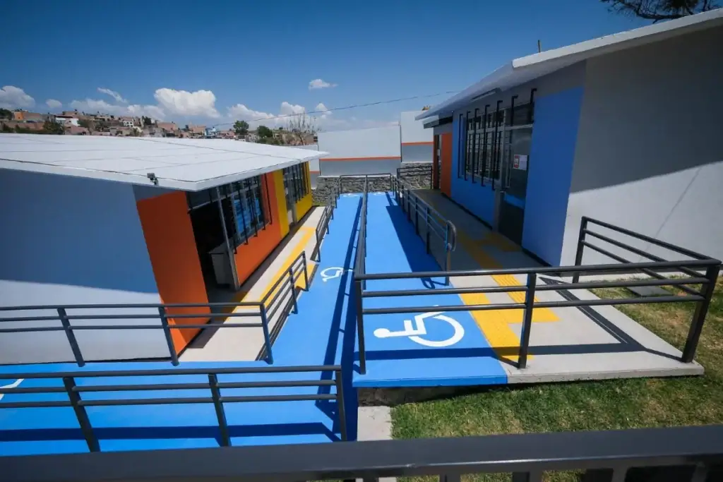 Lemus entrega infraestructura educativa y deportiva en Yahualica