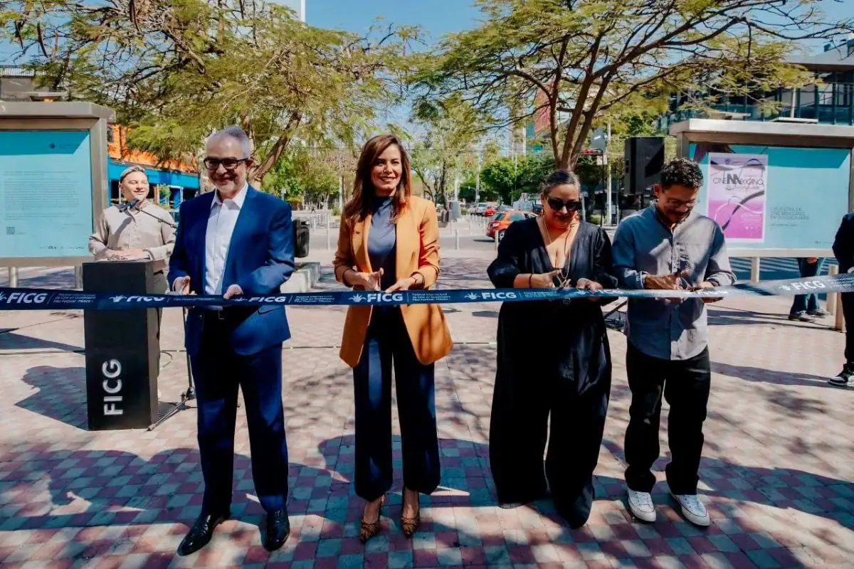 Inauguran exposición de carteles del FICG