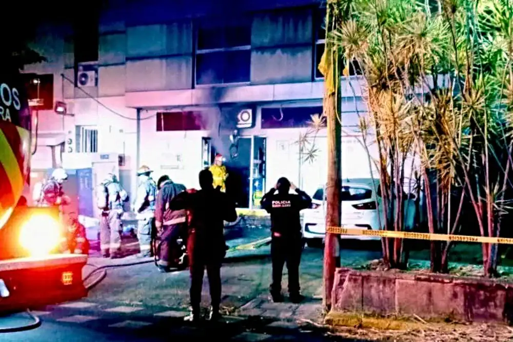 Incendian Oxxo con presuntas bombas molotov en Guadalajara