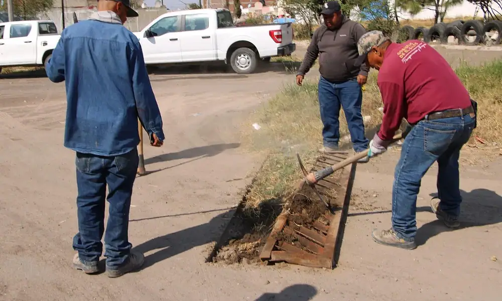 El Salto arranca operativo de limpieza en drenajes ante tempora