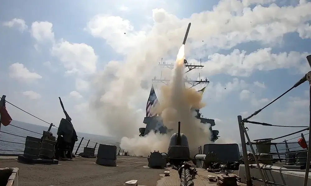 Mueren tres militares de EE.UU. en ofensiva contra Irán; reportan 560 bajas adicionales