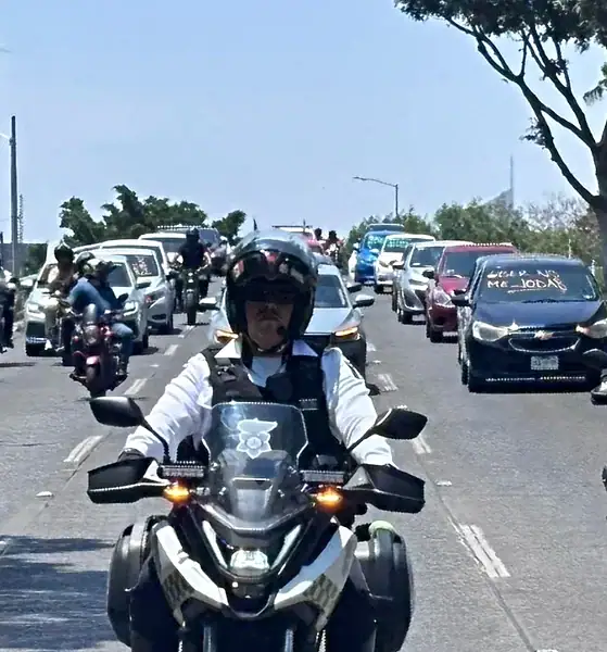 Conductores de apps se manifiestan; exigen operar dentro del aeropuerto