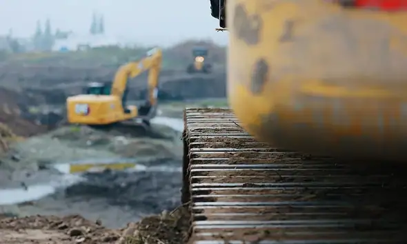 Arranca Tlajomulco limpieza de canales ante temporal de lluvias