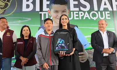 Tlaquepaque arranca entrega de mochilas y útiles