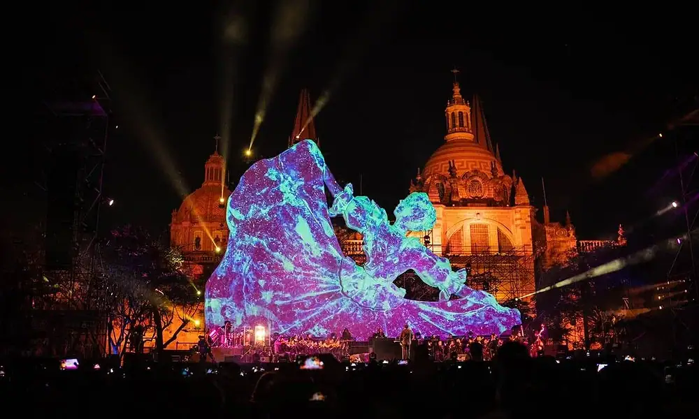 Amplían horarios del transporte en Guadalajara por festival GDLuz