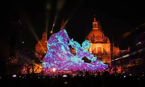 Amplían horarios del transporte en Guadalajara por festival GDLuz