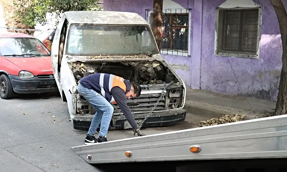 Guadalajara retira más de mil 700 vehículos abandonados