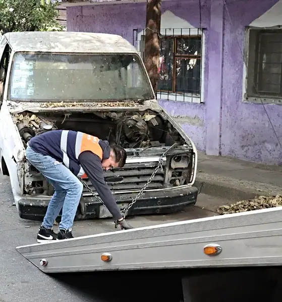 Guadalajara retira más de mil 700 vehículos abandonados