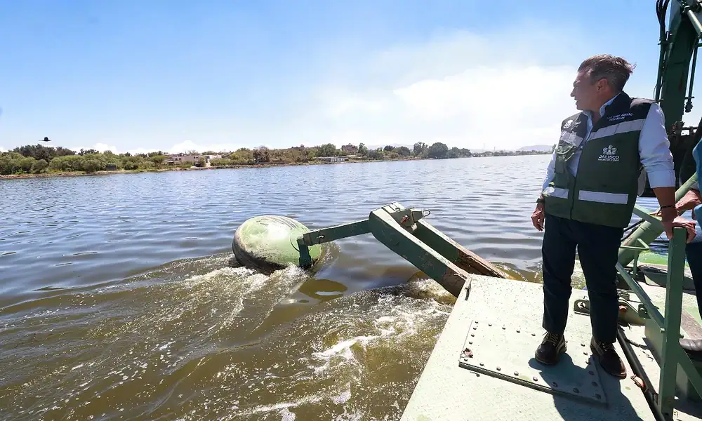 Lemus supervisa limpieza de la Presa Las Pintas en Tlaquepaque