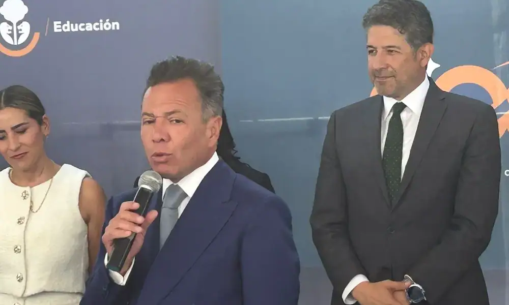 Pablo Lemus entrega Centro de Atención Múltiple en San Juan de Ocotán