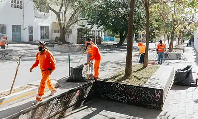 Limpian corredor López Cotilla, sacan 4 toneladas de basura
