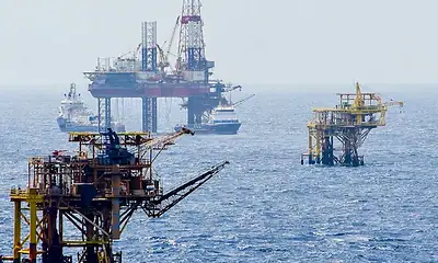 Separan 3 funcionarios de Pemex por derrame en el Golfo; Sheinbaum instruye investigación