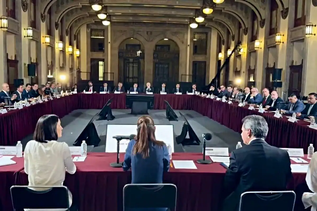 Sheinbaum anuncia acuerdo: diésel bajará a 27 pesos