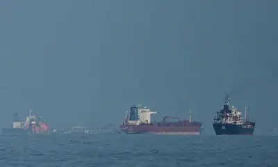 Sube precio del petróleo tras advertencia de bloqueo a puertos iraníes