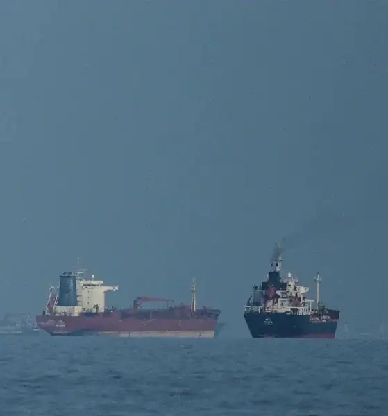 Sube precio del petróleo tras advertencia de bloqueo a puertos iraníes