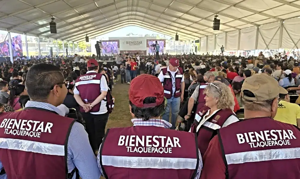 Entregan tarjetas y mochilas a más 6 mil personas en Tlaquepaque