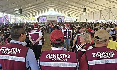 Entregan tarjetas y mochilas a más 6 mil personas en Tlaquepaque