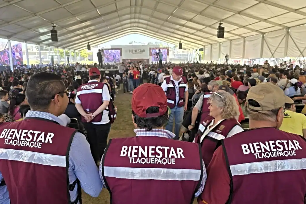 Entregan tarjetas y mochilas a más 6 mil personas en Tlaquepaque