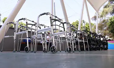 Zapopan entrega apoyos ortopédicos a 170 personas