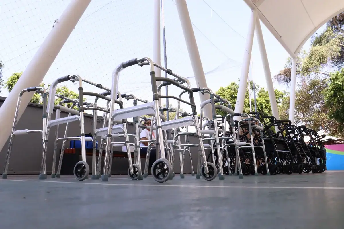 Zapopan entrega apoyos ortopédicos a 170 personas