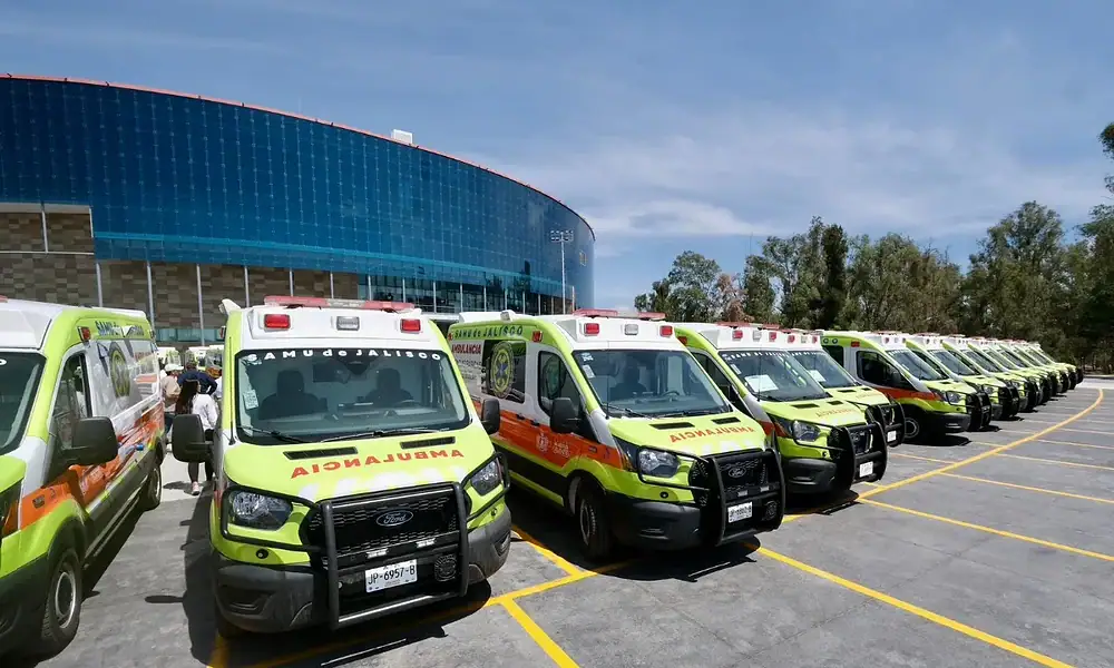 Jalisco entrega 146 ambulancias para atención de emergencias en las 12 regiones