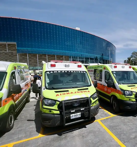Jalisco entrega 146 ambulancias para atención de emergencias en las 12 regiones