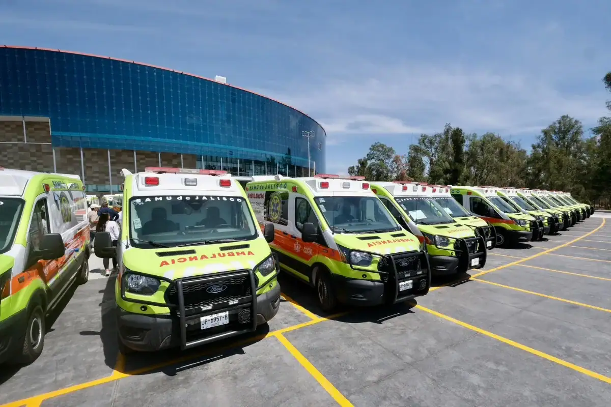 Jalisco entrega 146 ambulancias para atención de emergencias en las 12 regiones