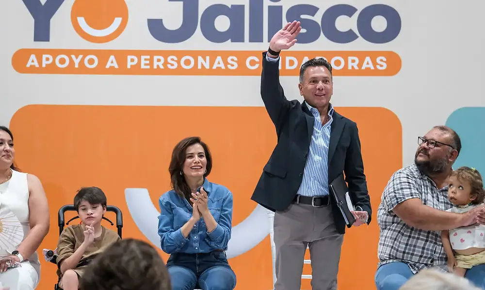 Jalisco: Más de 4 mil personas cuidadoras y dependientes reciben apoyo económico