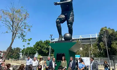 Inauguran escultura monumental ‘La Canarihna’ frente al Estadio Jalisco