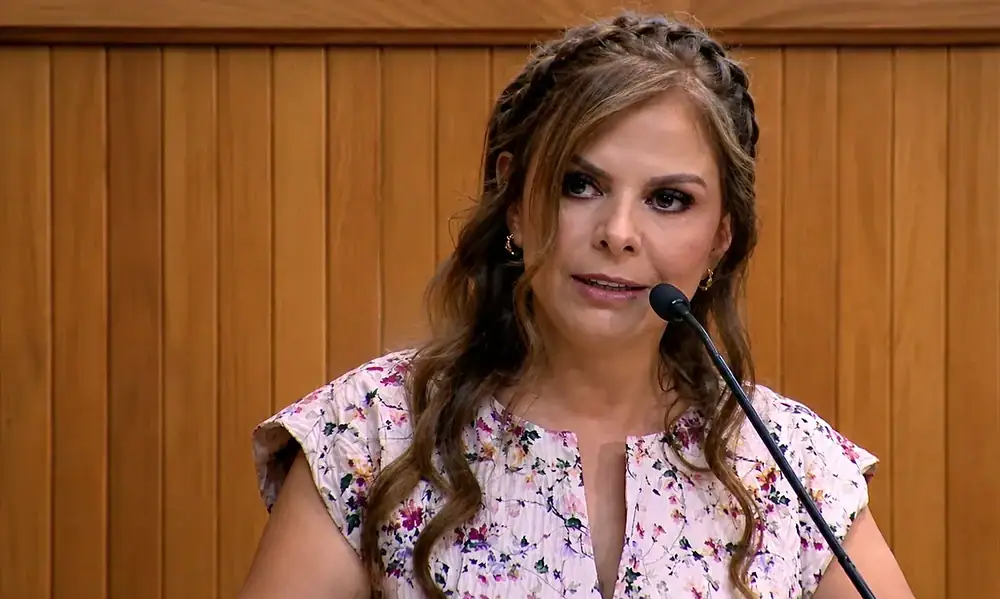 Karla Planter rinde primer informe, destaca Red de Hospitales Civiles