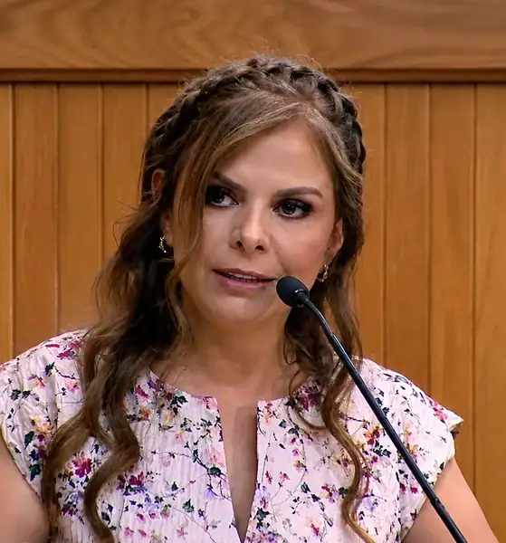 Karla Planter rinde primer informe, destaca Red de Hospitales Civiles
