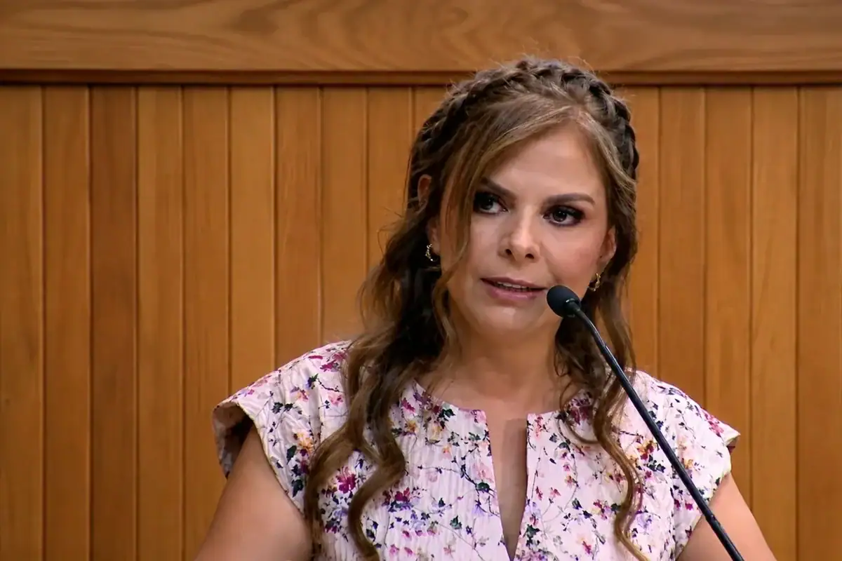 Karla Planter rinde primer informe, destaca Red de Hospitales Civiles