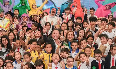 Lemus anuncia transporte gratis, salud universal y escuelas renovadas para niñas y niños